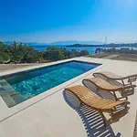 Sova By Interhome Nečujam
